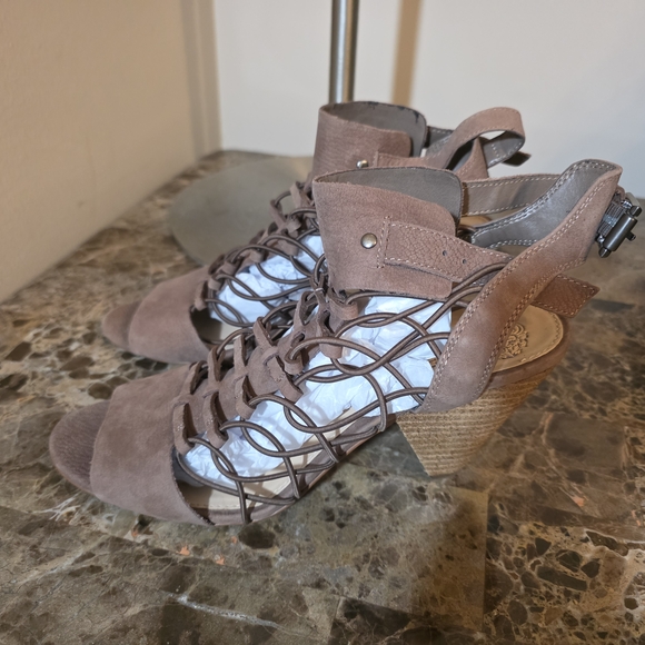 NWOB-Vince Camuto - Evel - Brown Heels with Gladiator Straps. Sz 9M - Picture 1 of 5